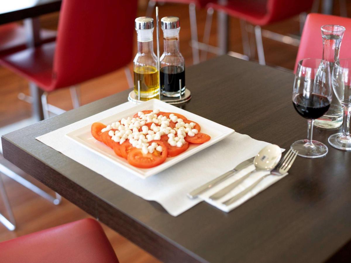 Ibis Fribourg Hotell Exteriör bild